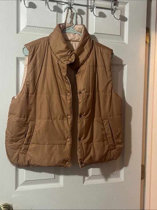 Altar'd State Jackets & Blazers - Reversible Quilted Puffer Vest in Camel & light Pink